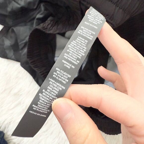 Women Vuori Clementine Performance Short Mid Rise Black Watercolor Camo Large - Picture 10 of 12